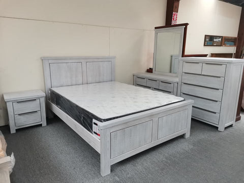 Amanda Solid Wood White Wash Bed in Queen/ King from
