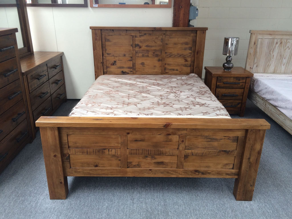 Woodlock Solid Pine Wood Strong Rough Sawn & Rustic Bed in Queen/ King/ Superking from
