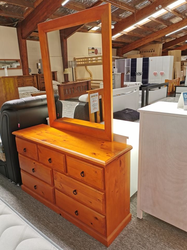 Trevor 6PCS Queen Size Bedroom Suite Warm Honey Solid Pine Wood