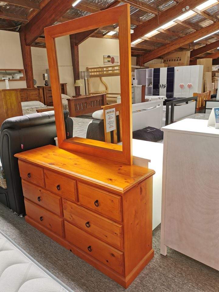 Trevor 6PCS Queen Size Bedroom Suite Warm Honey Solid Pine Wood